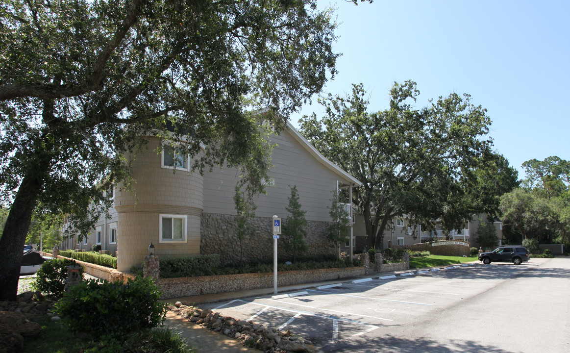 The Courtyards at San Jose in Jacksonville, FL - Foto de edificio