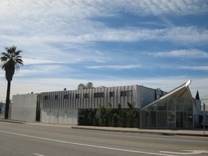 Capri Apartments in South Gate, CA - Building Photo - Building Photo