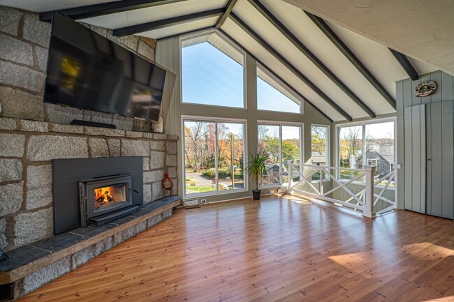 21 Edge Hill Rd in Guilford, CT - Building Photo - Building Photo