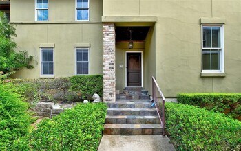 2101 N Lamar Blvd in Austin, TX - Building Photo - Building Photo