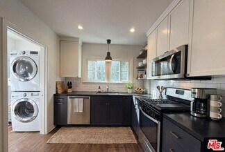 6110 Scenic Ave in Los Angeles, CA - Building Photo - Building Photo