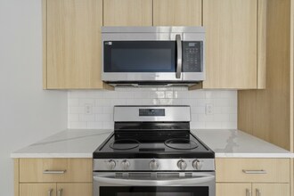 1053 Commonwealth Ave in Allston, MA - Building Photo - Building Photo