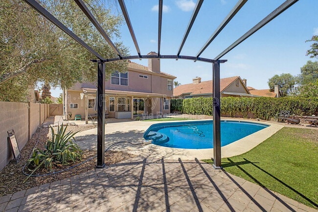 3236 E Hiddenview Dr