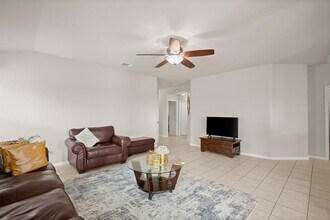 18321 Bandelier Dr in Pflugerville, TX - Building Photo - Building Photo