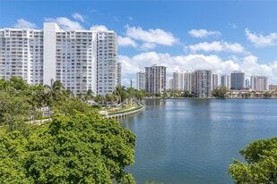 2780 NE 183rd St in Aventura, FL - Building Photo