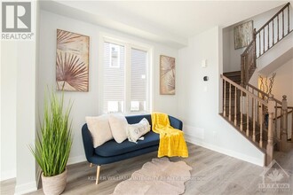 212 Ormiston Cres in Ottawa, ON - Building Photo - Building Photo
