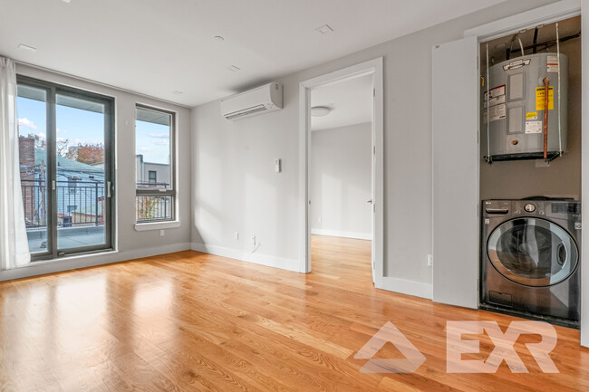 948 New York Ave in Brooklyn, NY - Building Photo - Building Photo