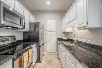 2865 Lenox Rd NE in Atlanta, GA - Building Photo - Building Photo