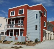 810 Lawrence Dr in San Luis Obispo, CA - Building Photo
