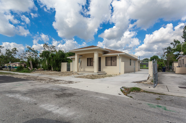 10129 W Jessamine St in Miami, FL - Building Photo - Building Photo