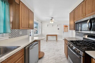 304 E Golf Rd in Mount Prospect, IL - Building Photo - Building Photo