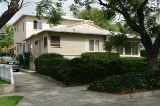 725 E Santa Anita Ave in Burbank, CA - Building Photo - Building Photo