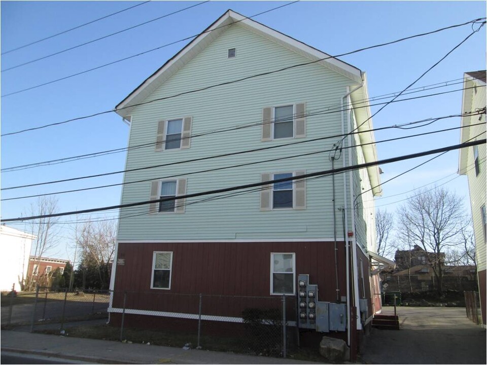 30-36 Cowden St in Central Falls, RI - Building Photo