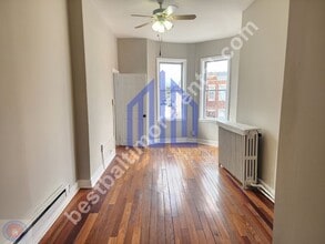 2535 Greenmount Ave-Unit -Unit 2 in Baltimore, MD - Foto de edificio - Building Photo