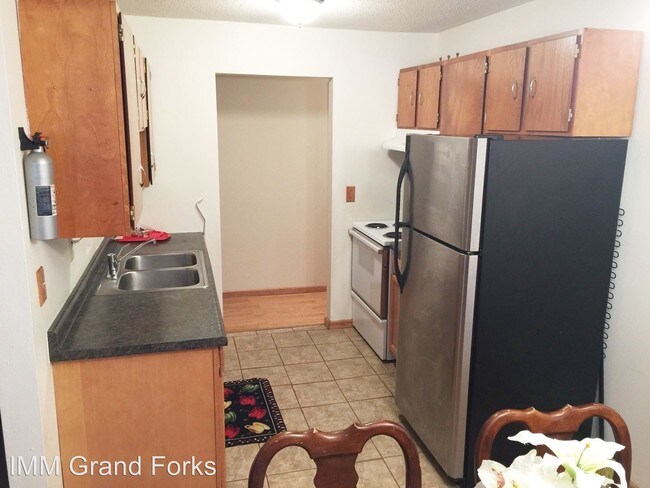 1815 21st Ave S-Unit -#101 in Grand Forks, ND - Foto de edificio - Building Photo