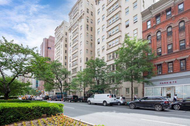 823 Park Ave in New York, NY - Foto de edificio - Building Photo