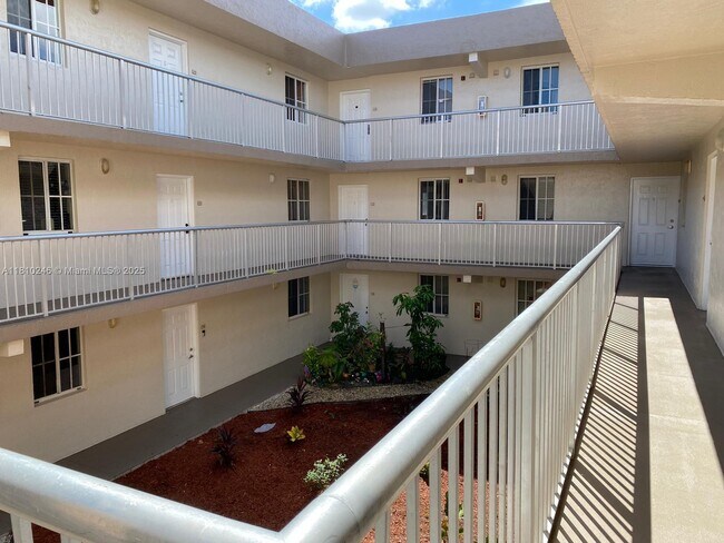 6175 NW 186th St in Hialeah, FL - Building Photo - Building Photo