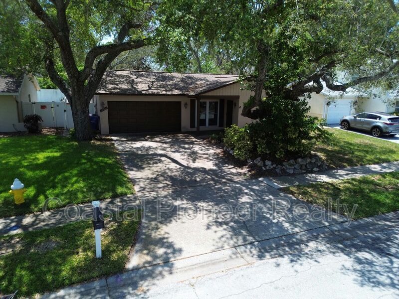 12921 126th Terrace N in Largo, FL - Building Photo