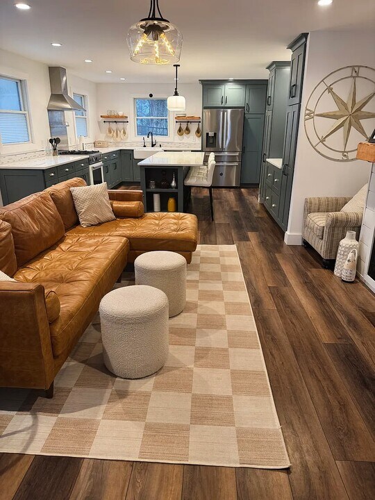 30 Knoll Top Rd in Stony Brook, NY - Building Photo