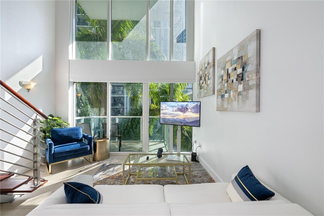 41 SE 5th St, Unit 312 in Miami, FL - Building Photo