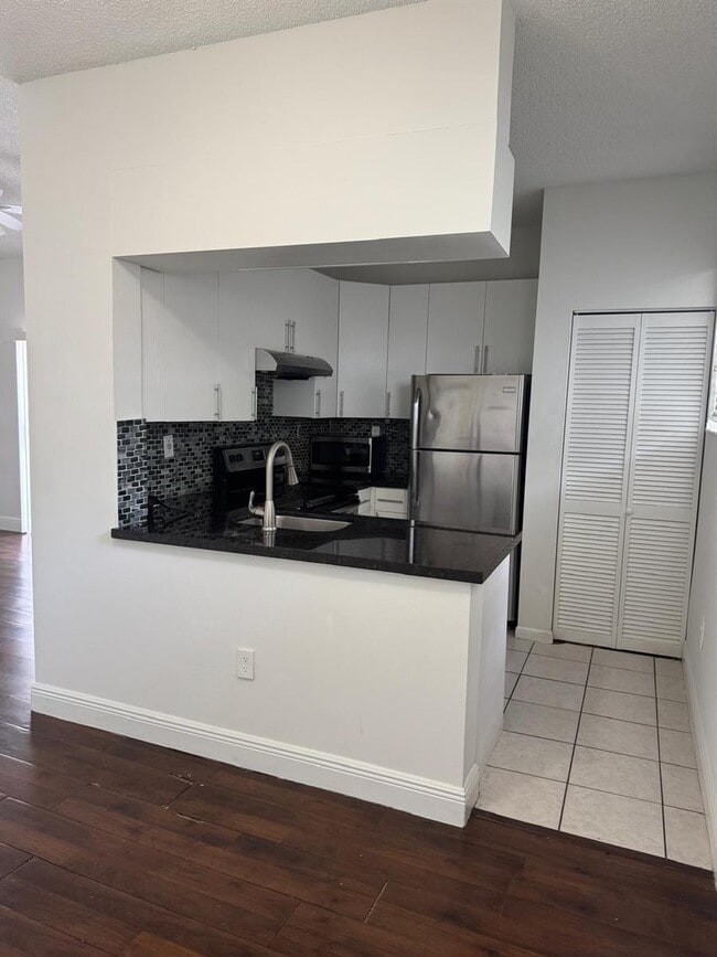 1731 NW 96th Ter, Unit 2D in Pembroke Pines, FL - Building Photo - Building Photo