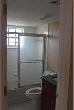 1524 SE Royal Green Cir in Port St. Lucie, FL - Foto de edificio - Building Photo