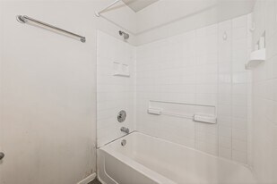 8115 Sweetstone Bluff Ln in Cypress, TX - Building Photo