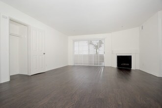 Maravilla Apartments at CSUN in Northridge, CA - Foto de edificio - Interior Photo