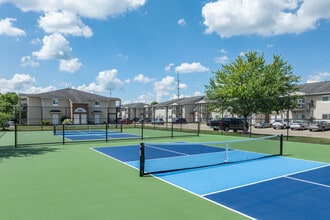 Hunters Crossing Apartments in Elyria, OH - Foto de edificio - Building Photo