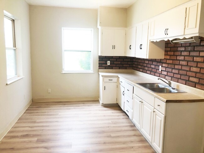 property at 7402 Park Ave