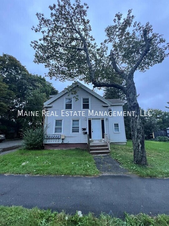 468 Union St in Bangor, ME - Building Photo