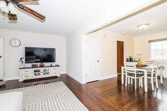 16D Troy Dr in Springfield, NJ - Building Photo - Building Photo