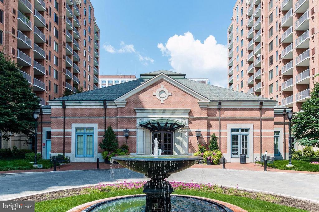 11710 Old Georgetown Rd in North Bethesda, MD - Foto de edificio