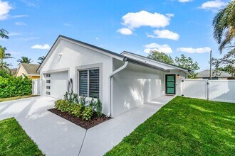 719 NE 9th Ave in Boynton Beach, FL - Building Photo - Building Photo
