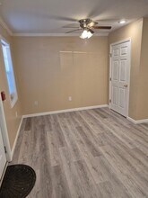 9400 Lomax St in Houston, TX - Building Photo - Building Photo