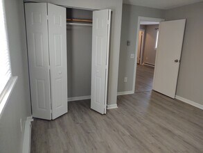 111 Elm St, Unit Rossford Apartment in Rossford, OH - Building Photo - Building Photo