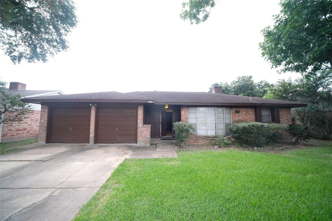 12327 Shannon Hills Dr in Houston, TX - Building Photo
