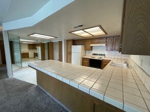 49400 River Park Rd in Oakhurst, CA - Building Photo - Building Photo