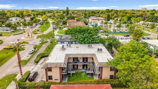 2335 NE 172nd St in North Miami Beach, FL - Building Photo - Building Photo
