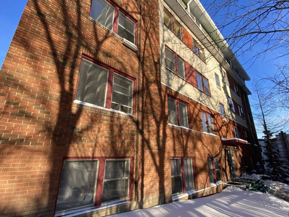 Broadview Legislature Apartments in Edmonton, AB - Building Photo