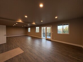 1690 SE Crescent Dr in Shelton, WA - Building Photo - Building Photo