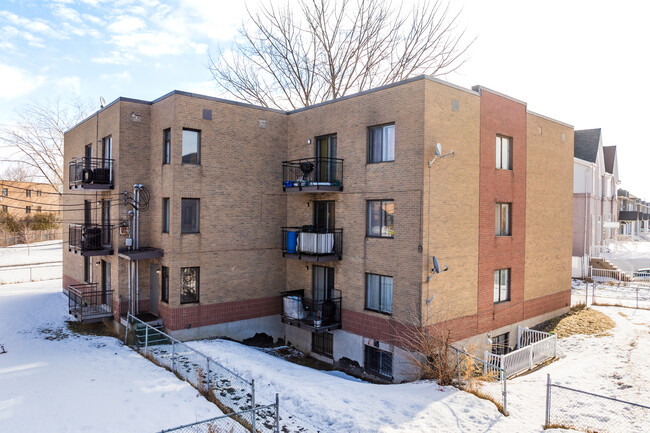 7400 André-Ampère Av in Montréal, QC - Building Photo - Building Photo