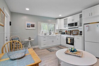 2300 NE 11th Ave-Unit -0 in Wilton Manors, FL - Foto de edificio - Building Photo