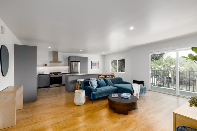 1422 Tamarind Ave