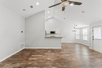 1702 Sycamore Ave in Niceville, FL - Foto de edificio - Building Photo