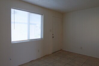 1730 E Prince Rd-Unit -1 in Tucson, AZ - Building Photo - Building Photo