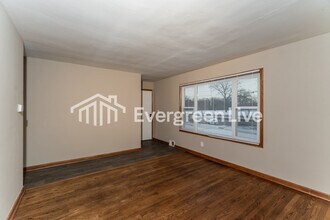 4806 W Hampton Ave in Milwaukee, WI - Building Photo - Building Photo