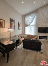 5333 Zelzah Ave in Los Angeles, CA - Building Photo - Building Photo
