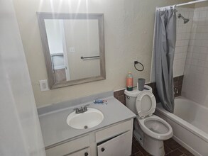 12206 Northwood Forest Dr in Houston, TX - Foto de edificio - Building Photo