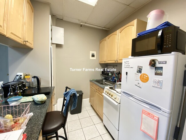 879 Beacon St, Unit 43 in Boston, MA - Building Photo - Building Photo